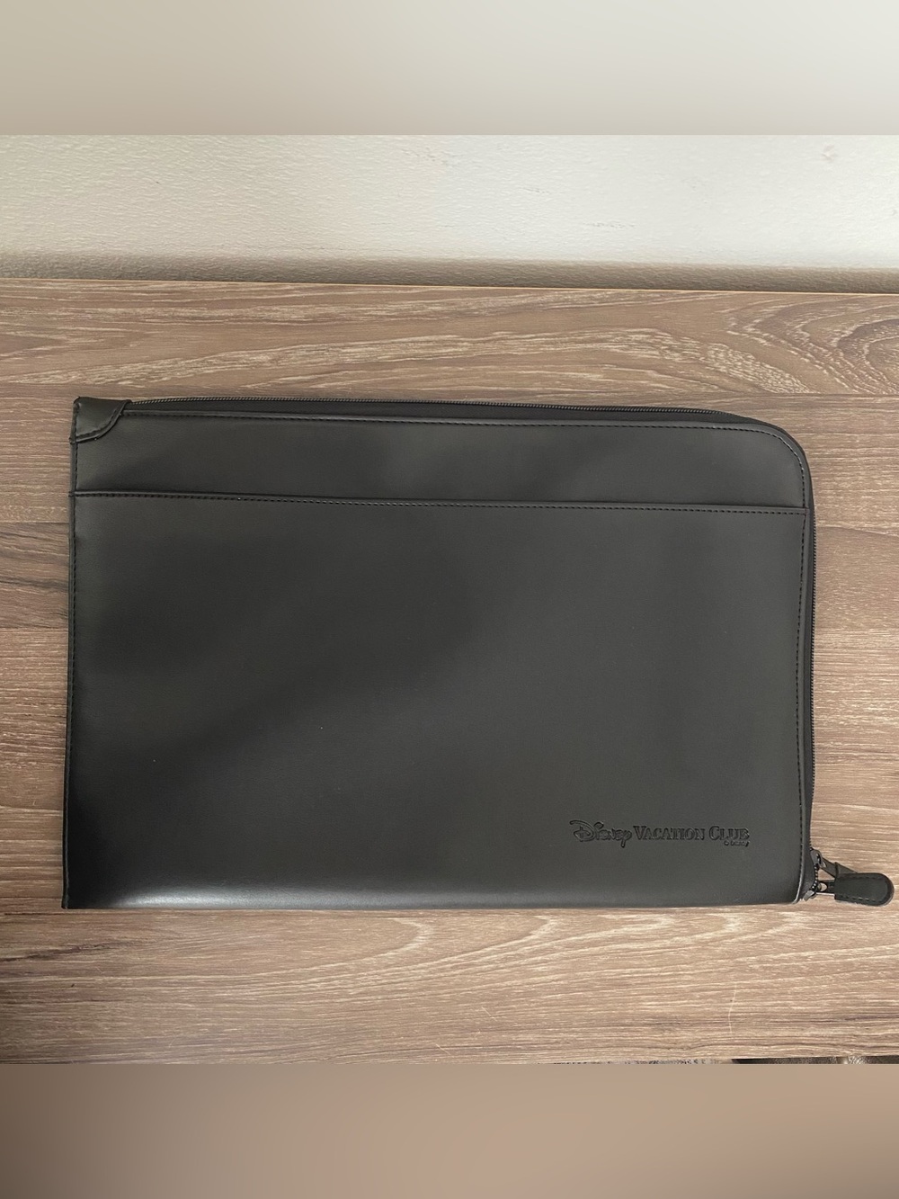 Disney Vacation Club Faux Leather Zip Up Portfolio With Card Slots